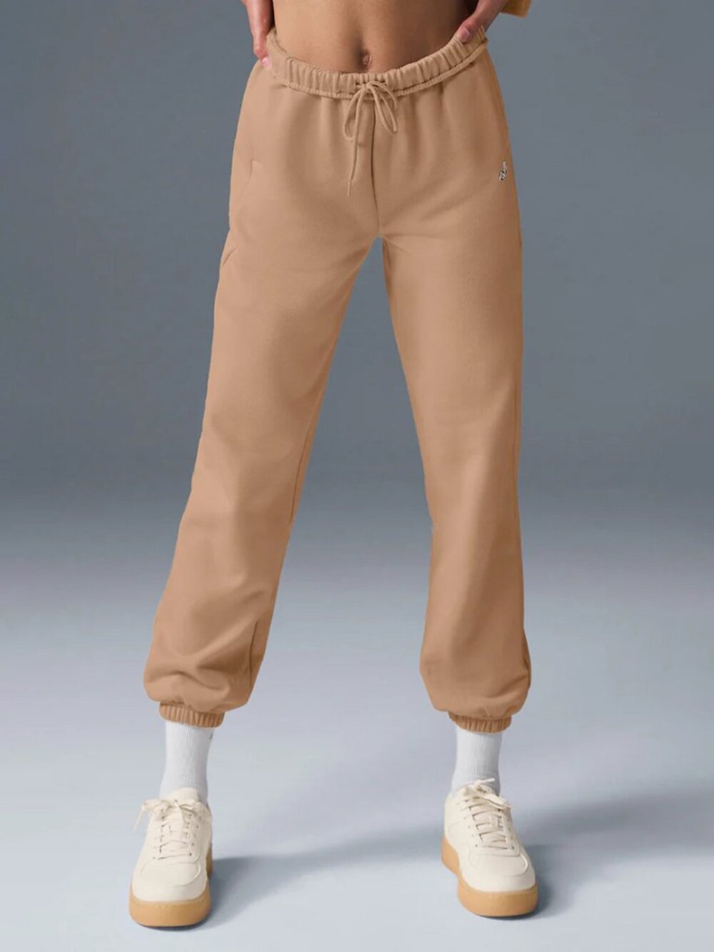 alo Toasted Almond Accolade Sweatpant size XS
